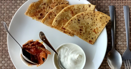 Pyaz Paratha Thali