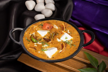 Kadhaai Paneer (Brown Gravy)