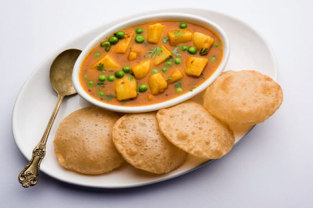 Poori (4 Pcs) With Aloo Curry