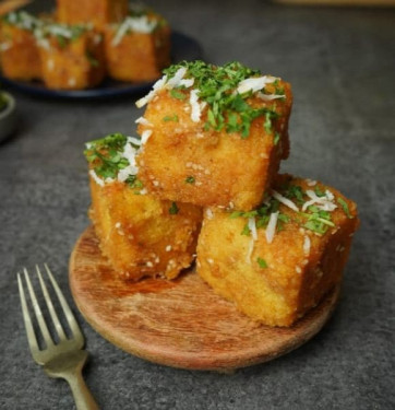 Masala Dhokla (4 Pc)