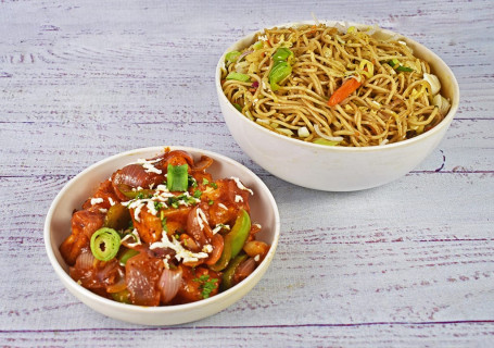 Combo Chilli Paneer With Choice Of Veg Noodle/ Veg Fried Rice (Serves 1)