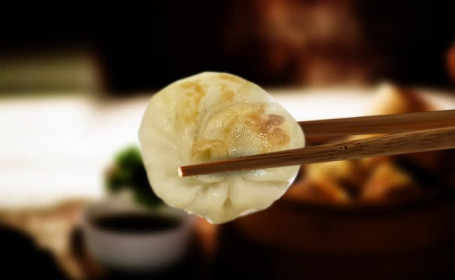 Buttered Paneer Gyoza Momos (6 Pcs)