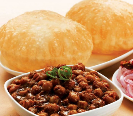 Chole Bhature 2 Pc. Bhature]