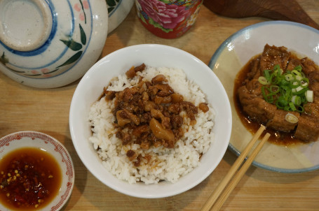 Lǔ Ròu Fàn Cān Tossed Rice With Braised Pork Combo