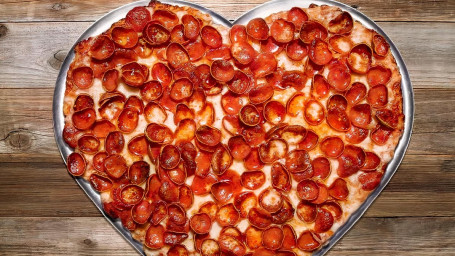 Pizza De Pepperoni En Forma De Corazón