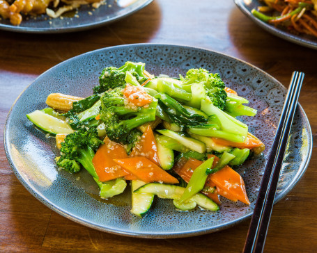 Stir Fried Mixed Vegetables With Garlic Sauce