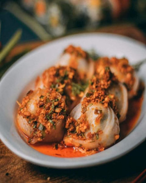 Daikon Peeking Chilli Oil Dumpling