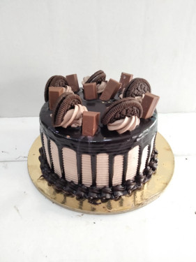 Chocolate Oreo Kitkat Cake