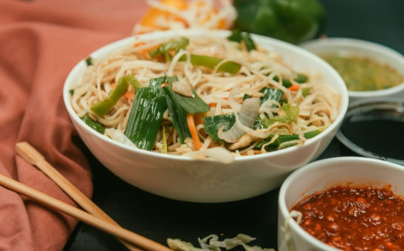 Egg Hakka Noodles (Individual Portion)