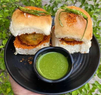 Jumbo Vada Pav With Butter (1Pc)