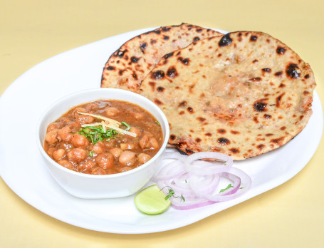 Chole With Butter Kulchas