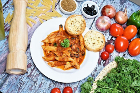 Spicy Tangy Tomato Pasta [Arrabbiata Pasta]