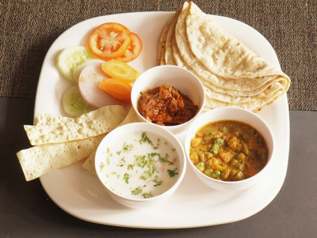 Dal Makhani+Butter Paneer Masala+Jeera Rice+5 Butter Roti