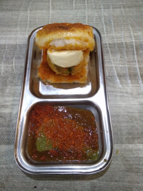 Masala Double Butter Vada Pav