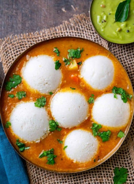 Idli Dipped In Sambher [3Pcs]