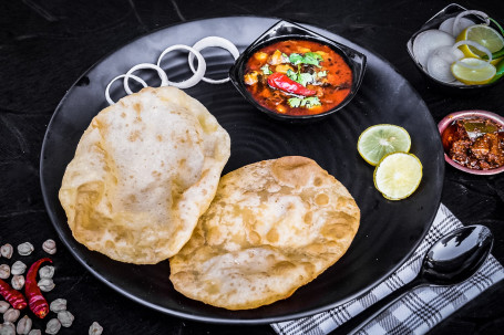Amritsari Chole Bhature With Pickle