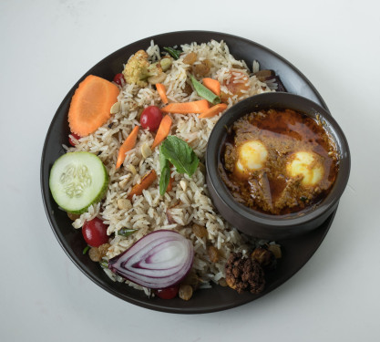 Pulao With Egg Curry 2Pcs Salad And Chutney