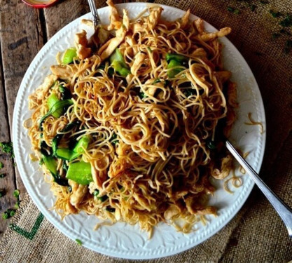 Crispy Noodle In Special Chicken Sauce