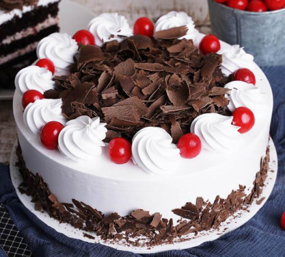 Black Forest Delight Cake [1/2 Kg]