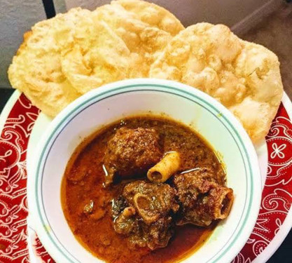 4 Luchi With Mutton Kosha