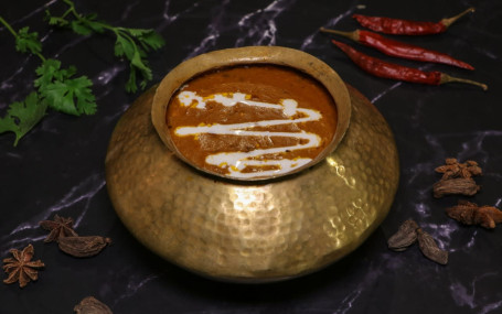 Nai Dilli Dal Makhani