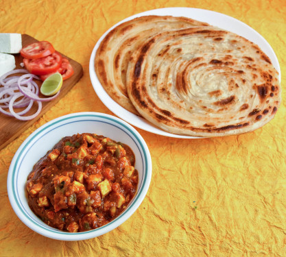 Paratha With Chicken Gravy 2Pcs