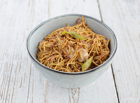 Wok Fried Noodles With Chicken