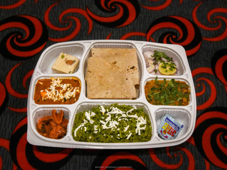 Gold Punjabi Thali (Jain Not Available) 1 Special Paneer Sabji 1 Veg.sabji 4 Butter Roti 1 Spl.veg. Biryani Sweet Salad Mukhwas