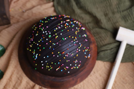 Round Pinata Chocolate Cake