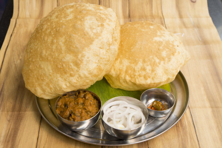 Chole Bhatoore[ 250Ml Choley And 2 Bhatoore]