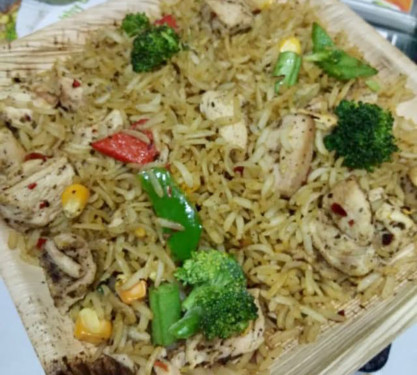 Garlic Chicken With English Veg Rice