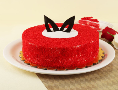 Lovely Red Velvet Eggless Cake (1 Pound)