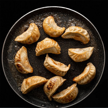 Pan Fried Paneer Momos (8Pcs)