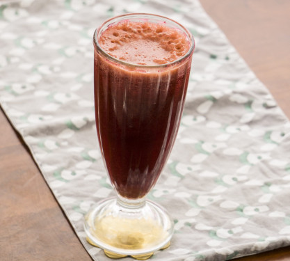 Beetroot And Pomegranate Cocktail Juice