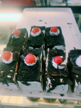 Black Forest Eggless Pastries