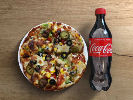 7 Veg Extravaganza Pizza Coke 750 Ml