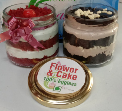 Combo Chocochip And Red Velvet Jar Cake (350 Ml Each)