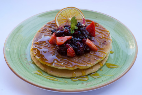 Pancakes Con Sirope, Frutos Rojos Y Yogur Griego