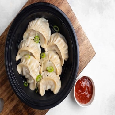 Juicy Steamed Chicken Momos (8Pcs)