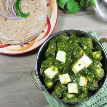 Palak Paneer With Desi Ghee Roti (4Pcs)