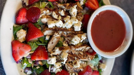 Strawberry Almond Grilled Chicken Salad Oo