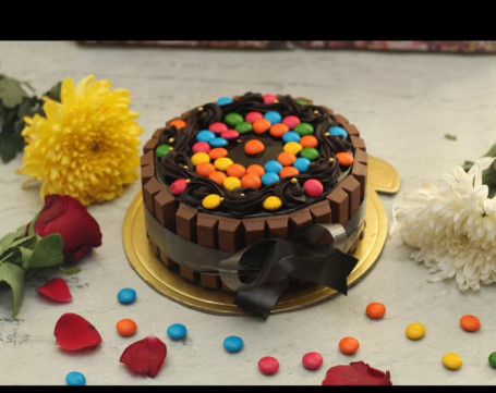 Kitkat Gems Cake [1300 Grams]