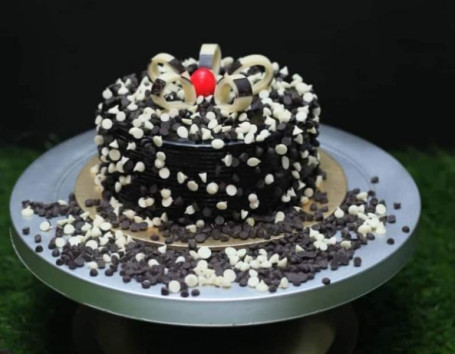 Chocolate Choco Chips Cake (500 Grams)