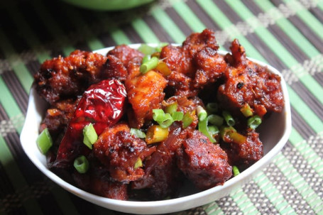 Chilli Chicken Dry 8Pcs[ Served In 650Ml]