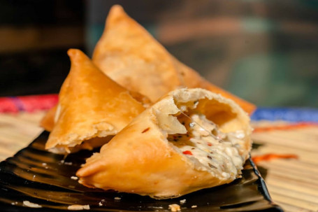 Cheesy Chicken Samosa