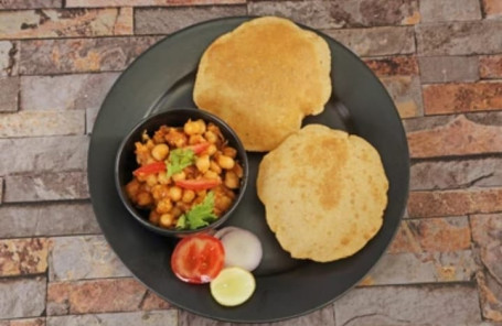 Chole Puri With Curd Combo