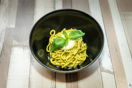 Espaguetis Al Pesto (Pasta Fresca)