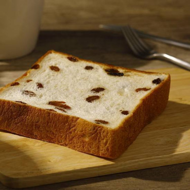 Tostada De Leche De Almendras Y Pasas