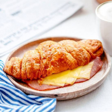 Croissant De Lomo De Cerdo Con Queso