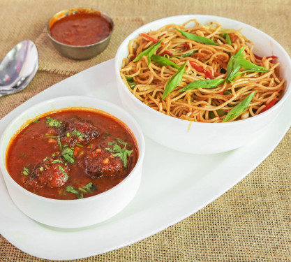Veg Chow Mein With Manchurian Gravy